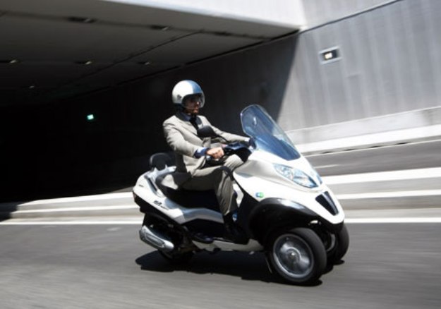 Assets and defects of a Piaggio MP3 300 LT Hybrid