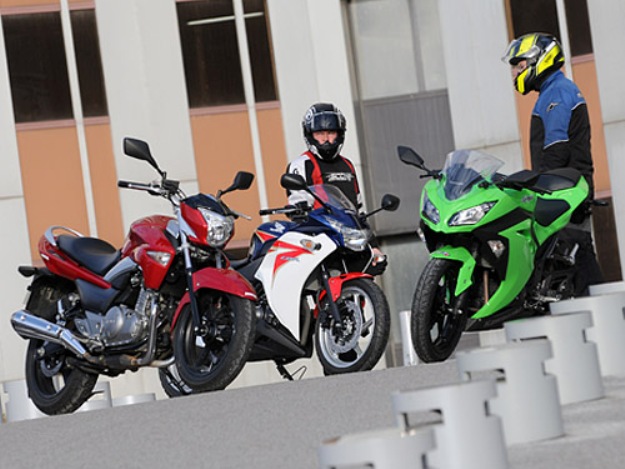 ekstremt systematisk Bliv sur Honda CBR250R vs Kawasaki Ninja 300 vs Suzuki Inazuma 250 | Bikes Catalog