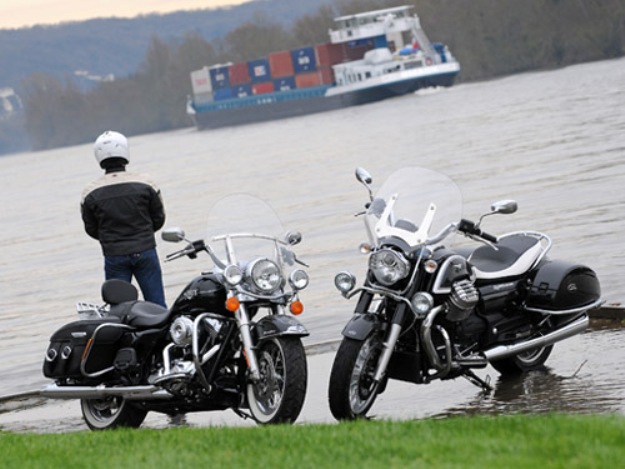 Comparative Harley-Davidson motorcycles 1690 Road King vs Moto Guzzi 1400 California Touring: Two kings for a crown