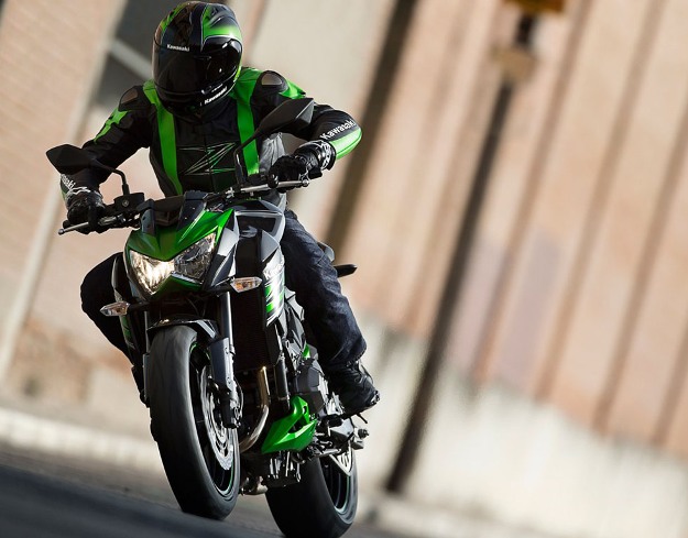 Comparative motorcycles Kawasaki Z800 vs Z750R: What of the mouth?
