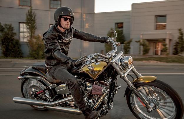 News motorcycle 2013: Harley-Davidson Softail CVO Breakout