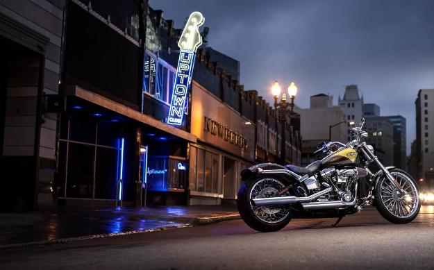 News motorcycle 2013: Harley-Davidson Softail CVO Breakout