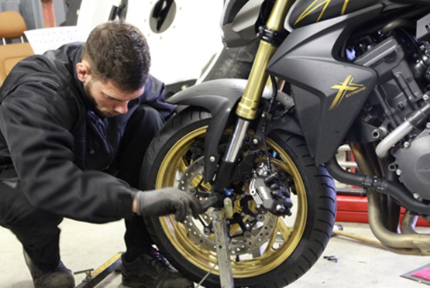 Comparative guide of the tires motorcycle sport GT: How we tested 6 references on wet