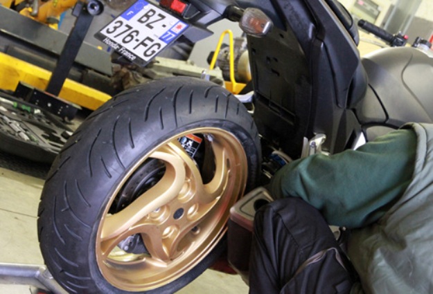 Comparative guide of the tires motorcycle sport GT: How we tested 6 references on wet