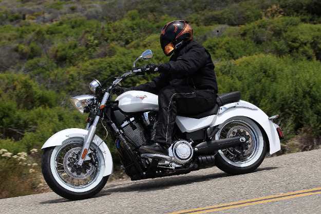 News motorcycle 2013: Victory Boardwalk, Judge of cruising