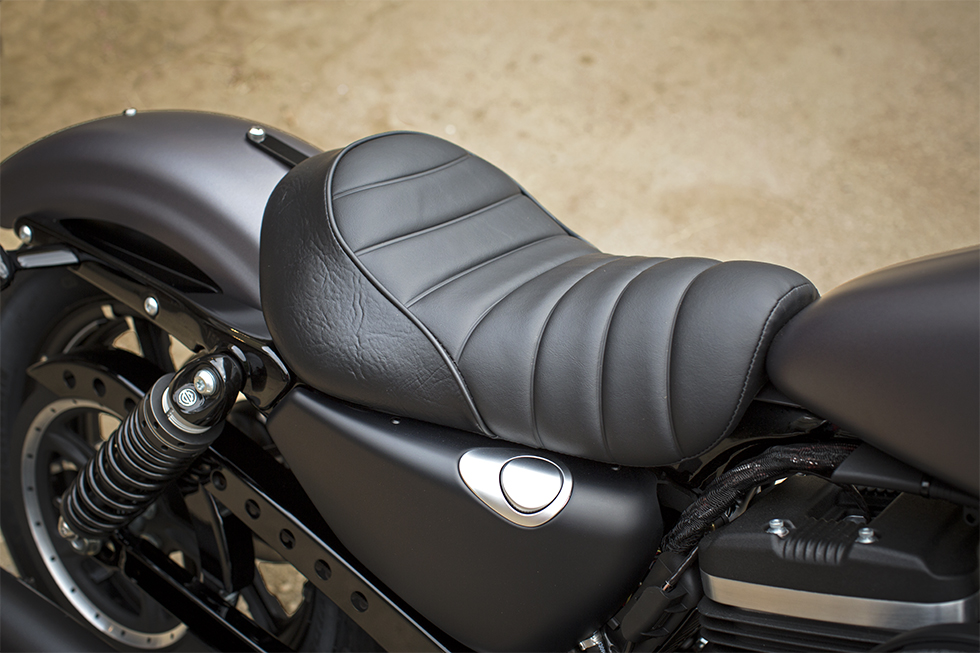 2016 Harley Davidson Iron 883 seat