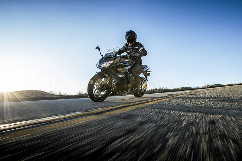 2016 Suzuki GSX-S1000F ABS vs 2016 Kawasaki Ninja 1000 ABS