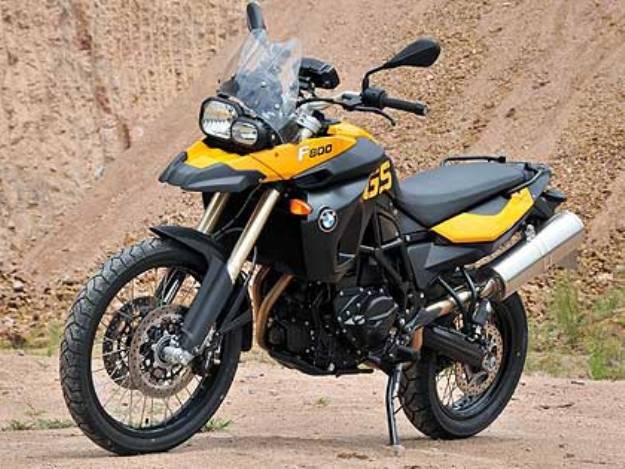 Comparative motor bikes BMW F800GS vs Triumph Tiger 800 XC: Trails fighters by nature