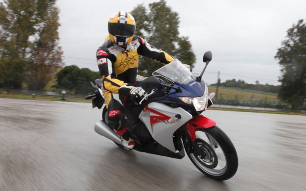 Comparative motorcycles Honda CBR250R vs Kawasaki Ninja 300 vs Suzuki Inazuma 250: Three true motorcycles for the A2 licenses