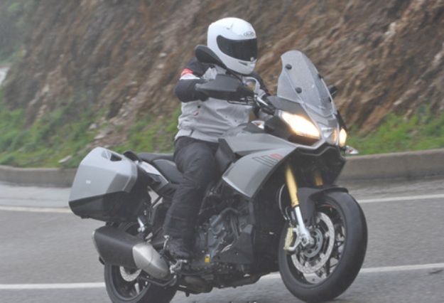 Test Aprilia Caponord 1200 Travels Pack: Known in Ducati Multistrada!