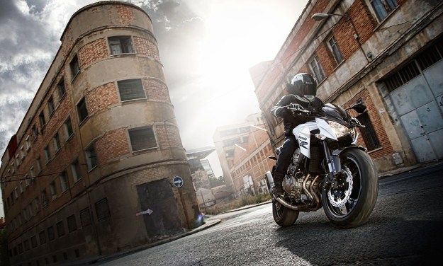 Comparative motorcycles Honda CB500F vs Honda NC700S vs Kawasaki Z800e vs Suzuki SFV 650 Gladius vs Yamaha XJ6 N: Which is the best A2 motorcycle?