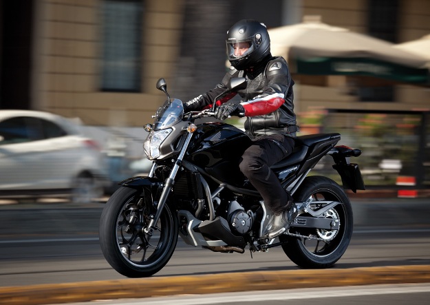 Comparative motorcycles Honda CB500F vs Honda NC700S vs Kawasaki Z800e vs Suzuki SFV 650 Gladius vs Yamaha XJ6 N: Which is the best A2 motorcycle?