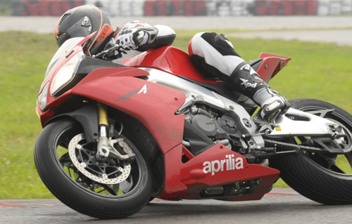 Aprilia RSV4 R performance