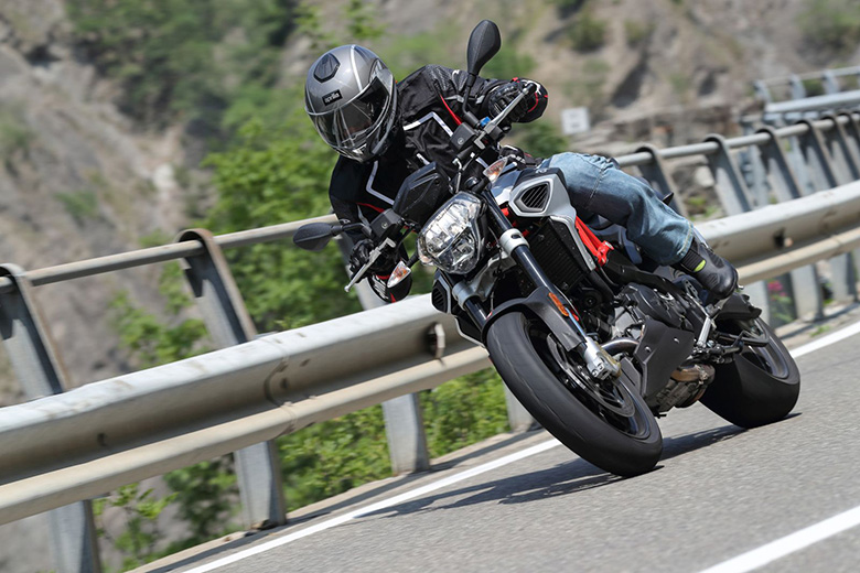 Shiver 900 MY2017 Aprilia Naked Bike