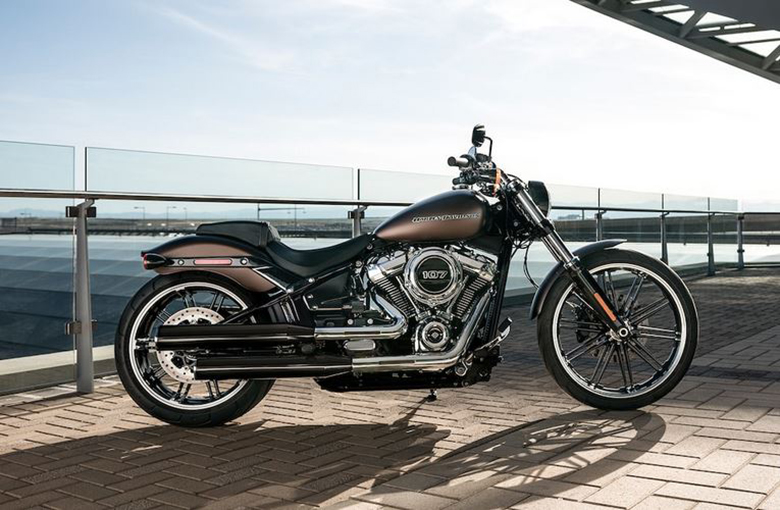  2019  Breakout  Harley  Davidson  Softail Cruiser Review 