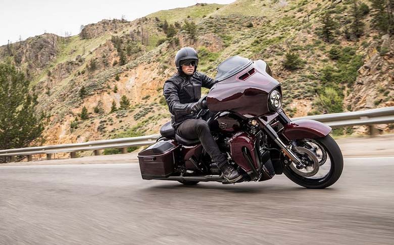  2019 CVO Street Glide Harley Davidson Motorcycle Review 