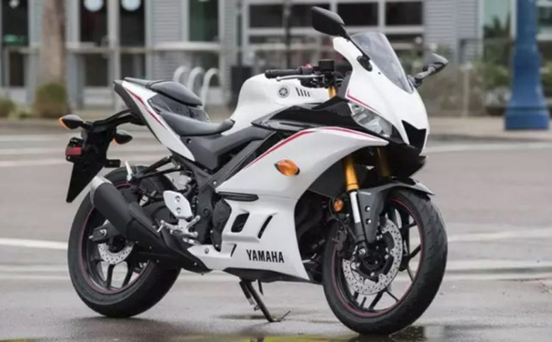Kawasaki 2019 Ninja 400 vs Yamaha 2019 YZF-R3
