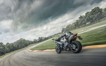 Ninja ZX-10R 2018 Kawasaki Powerful Heavy Bike