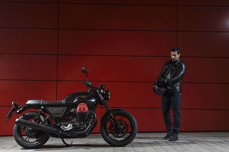 Moto Guzzi 2020 V7 III Carbon Street Motorcycle