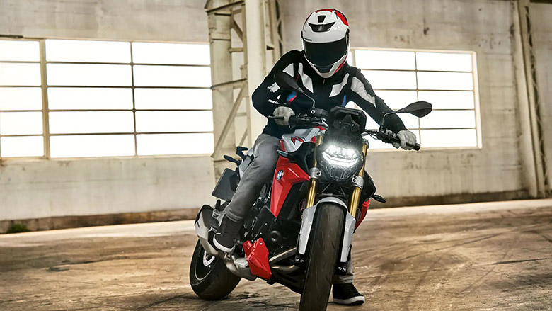 2021 BMW F 900 R Powerful Roadster