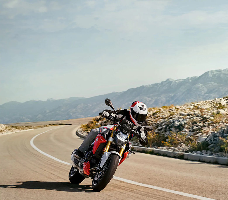 2021 BMW F 900 R Powerful Roadster