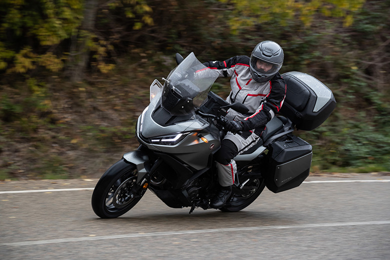 Yamaha Tracer 9 GT vs Honda NT1100