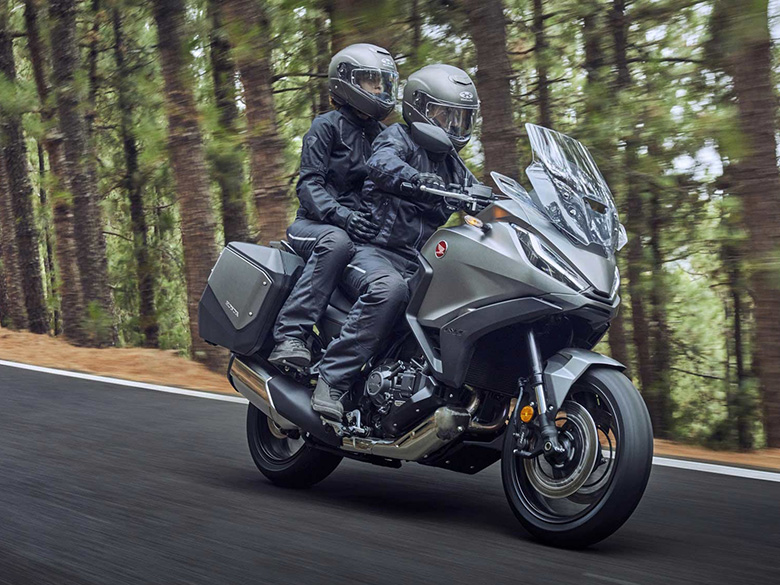 Yamaha Tracer 9 GT vs Honda NT1100