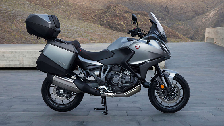 Yamaha Tracer 9 GT vs Honda NT1100