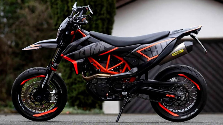 KTM 2021 690 SMC R Supermoto