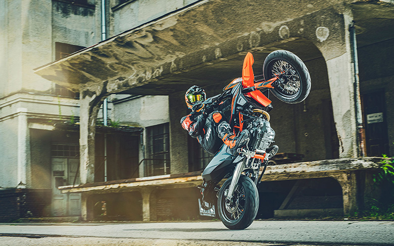 KTM 2021 690 SMC R Supermoto