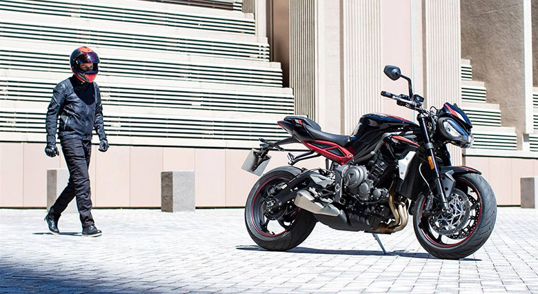 2022 Triumph Street Triple R Low Roadster