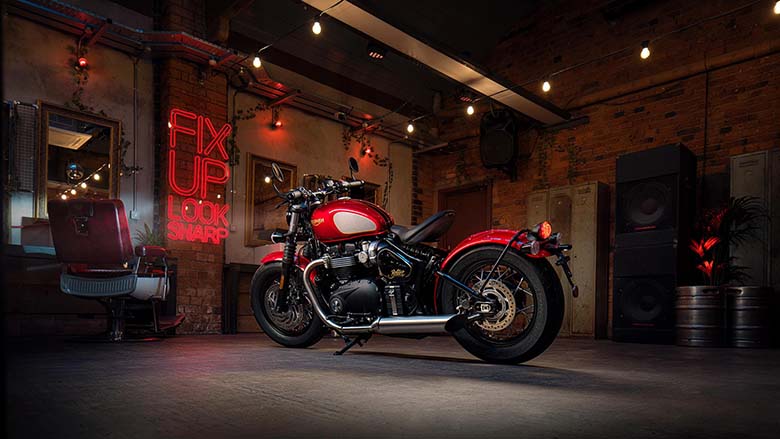 Triumph 2022 Bonneville Bobber Gold Line Heritage Bike