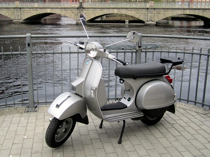 Vespa PX 200 Top Ten Best Bikes for Food Delivery