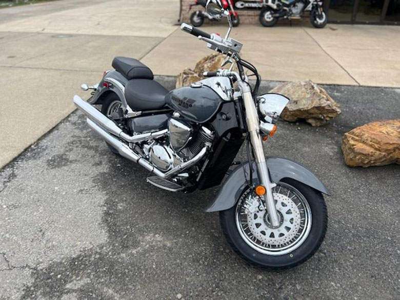 2023 Honda Shadow Phantom 750 vs 2023 Suzuki Boulevard C50