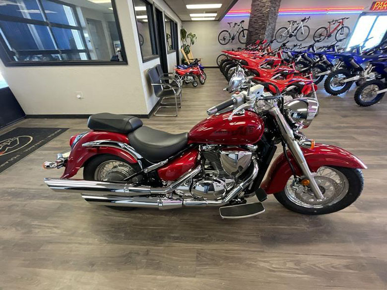 2023 Honda Shadow Phantom 750 vs 2023 Suzuki Boulevard C50