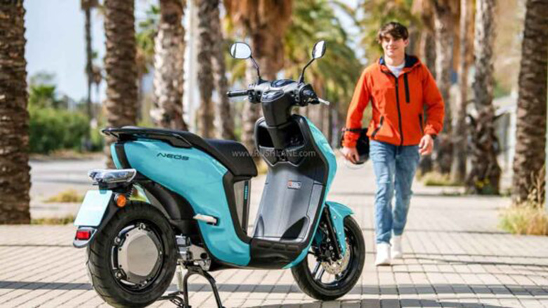 2023 Yamaha NEOs Electric Scooter
