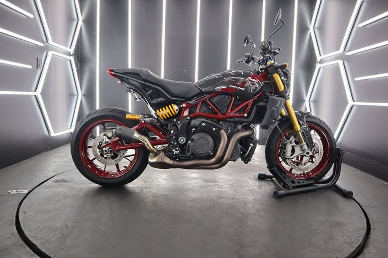 2024 Indian FTR R Carbon Naked Motorcycle